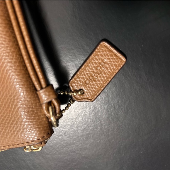 Tan leather Coach clutch - Picture 3 of 6